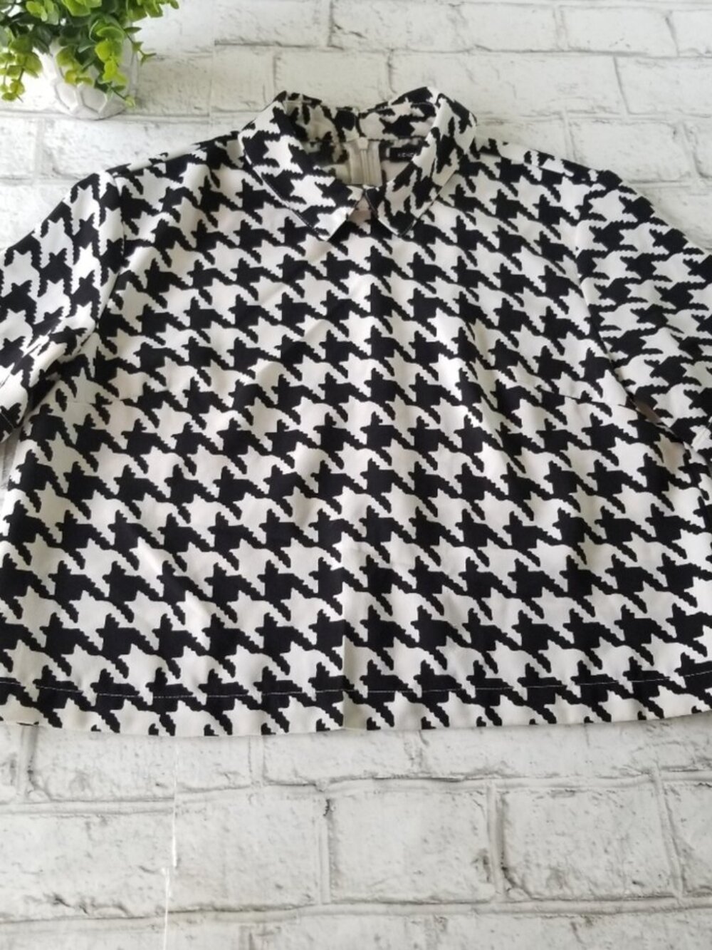 Kendall & Kylie Houndstooth Blouse Size L